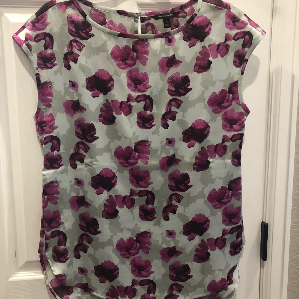 Banana Republic cap sleeve blouse. Like new.